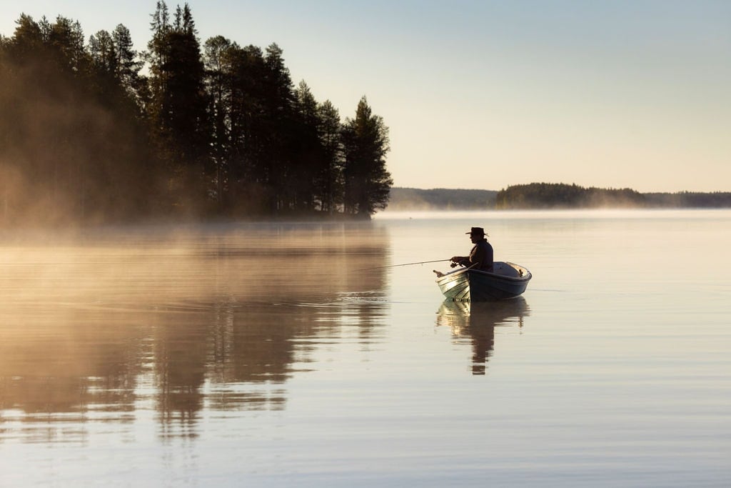 Kalastaja Kitkajärvellä