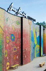 Pentik-gallerian mosaiikkiseinä